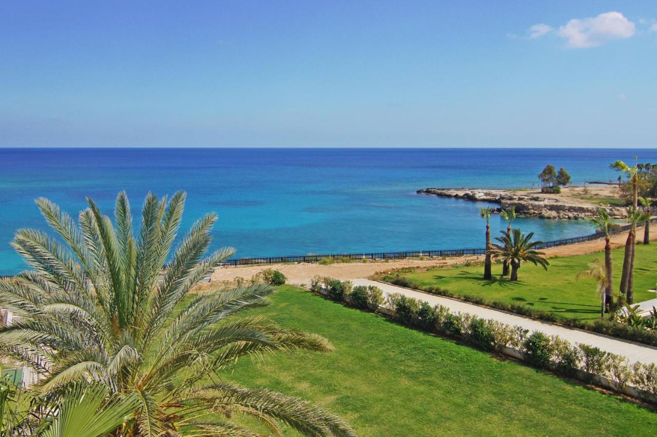 Lucile - Coralli Beachfront Apartment Paralimni Dış mekan fotoğraf