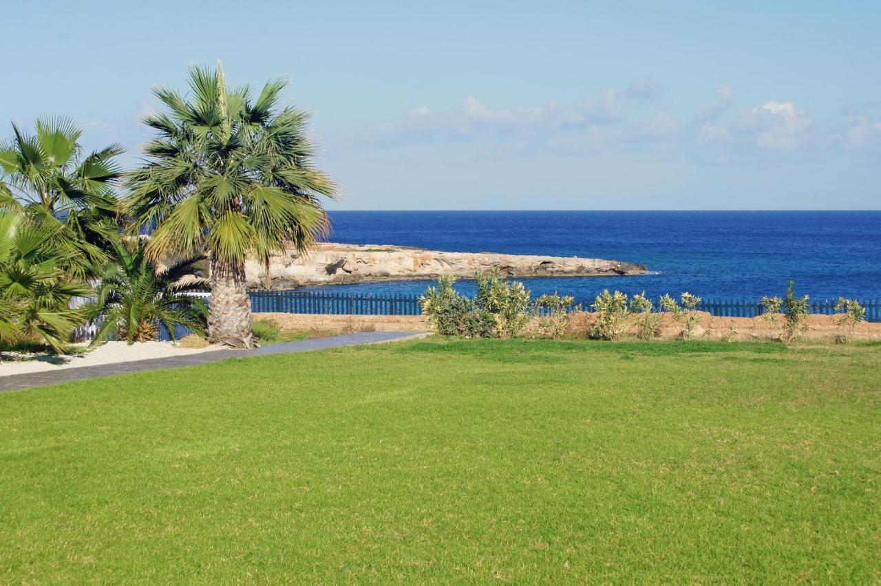 Lucile - Coralli Beachfront Apartment Paralimni Dış mekan fotoğraf