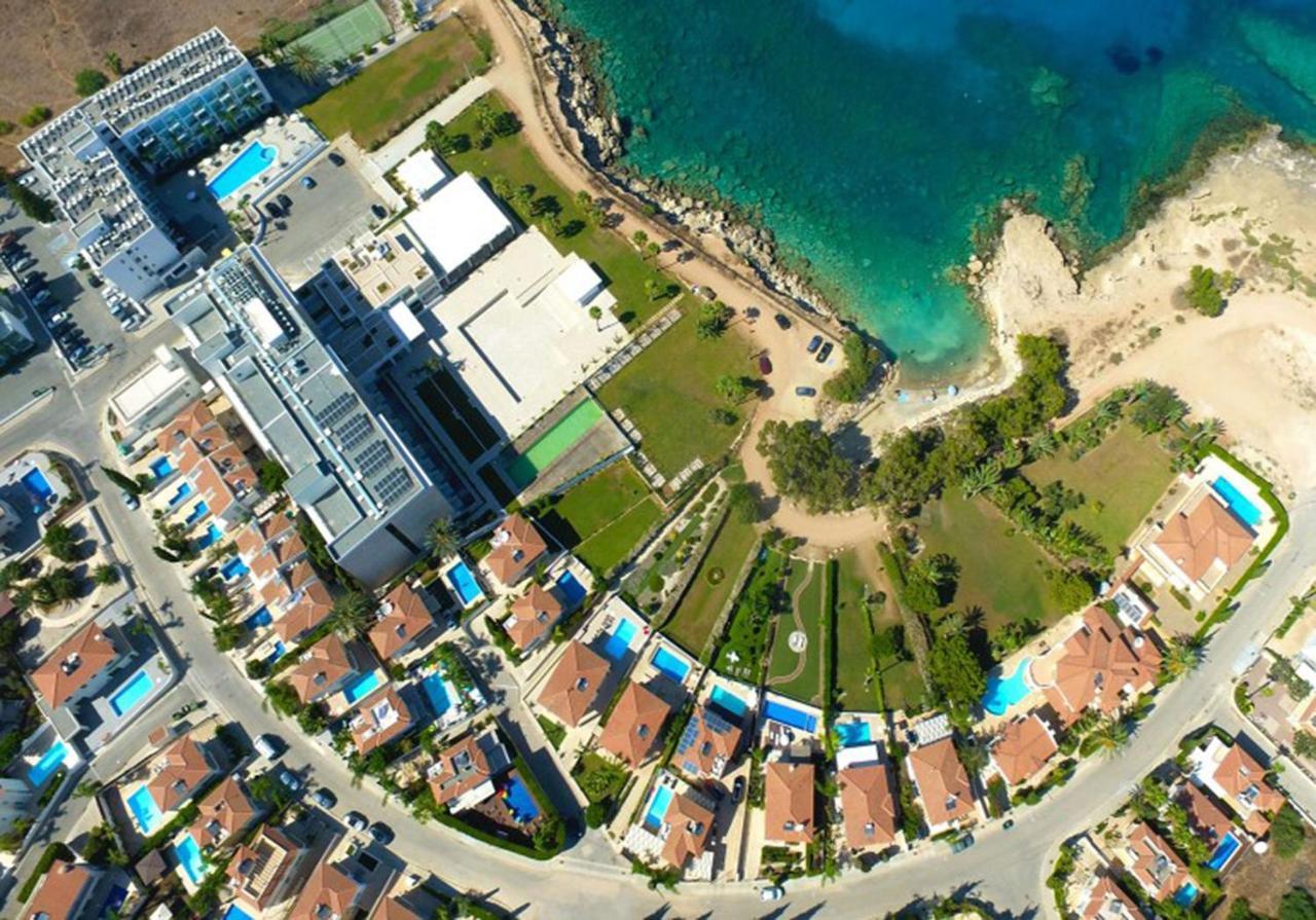 Lucile - Coralli Beachfront Apartment Paralimni Dış mekan fotoğraf