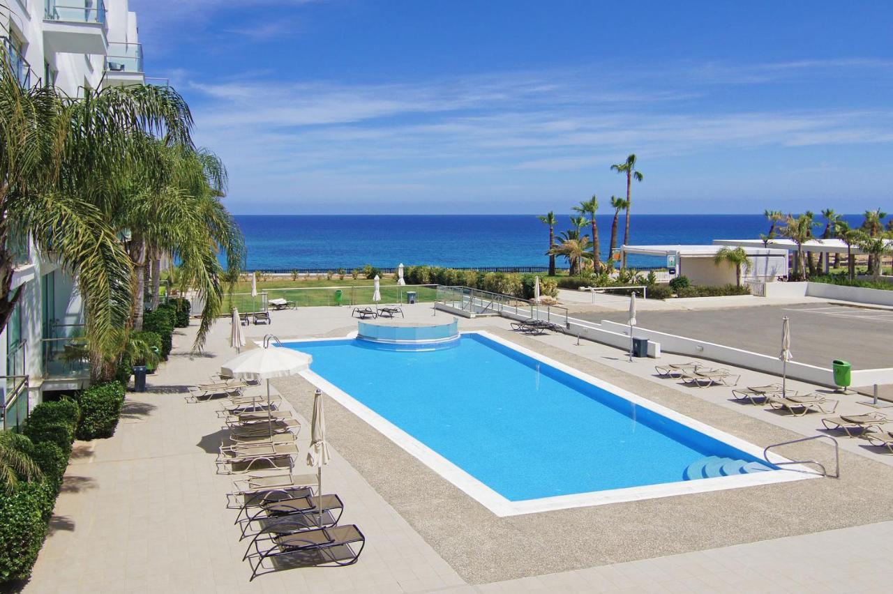 Lucile - Coralli Beachfront Apartment Paralimni Dış mekan fotoğraf