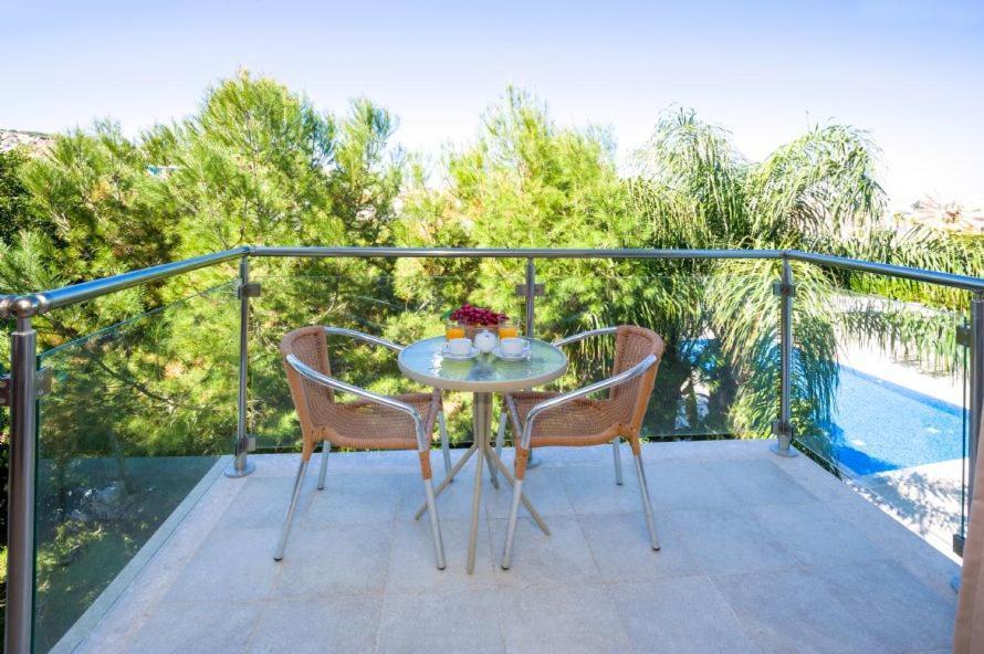 Lucile - Coralli Beachfront Apartment Paralimni Dış mekan fotoğraf