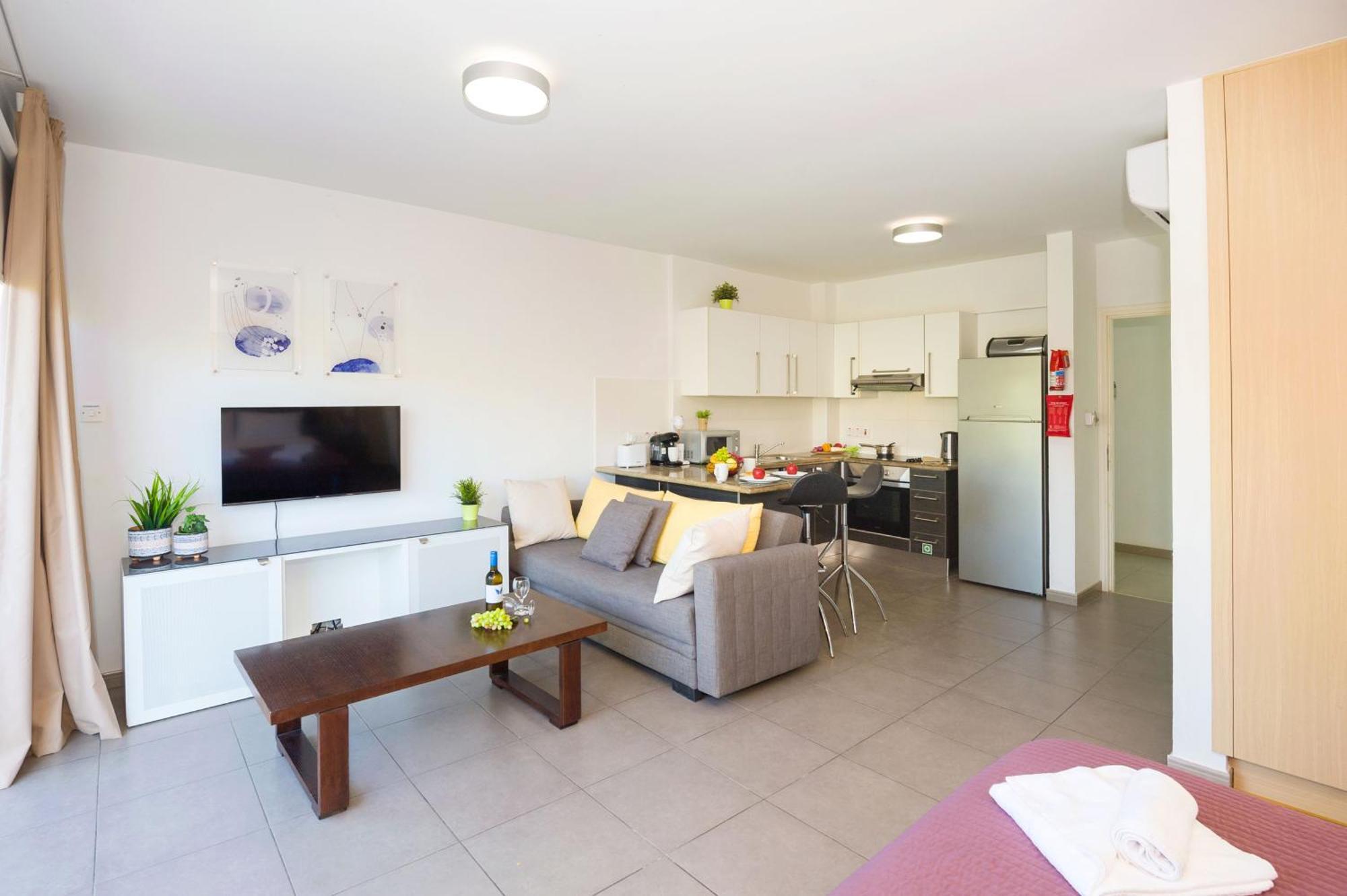 Lucile - Coralli Beachfront Apartment Paralimni Dış mekan fotoğraf