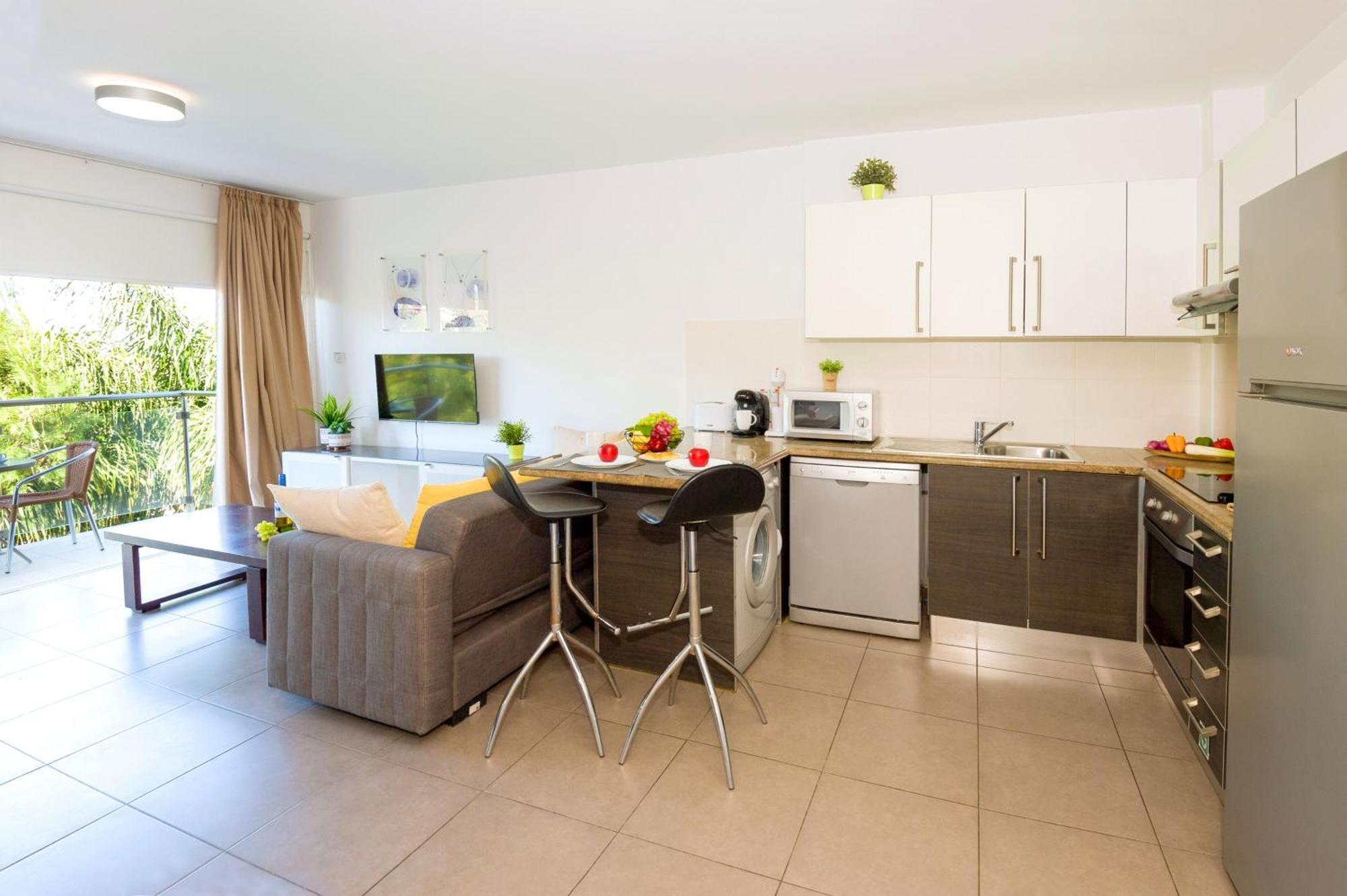 Lucile - Coralli Beachfront Apartment Paralimni Dış mekan fotoğraf