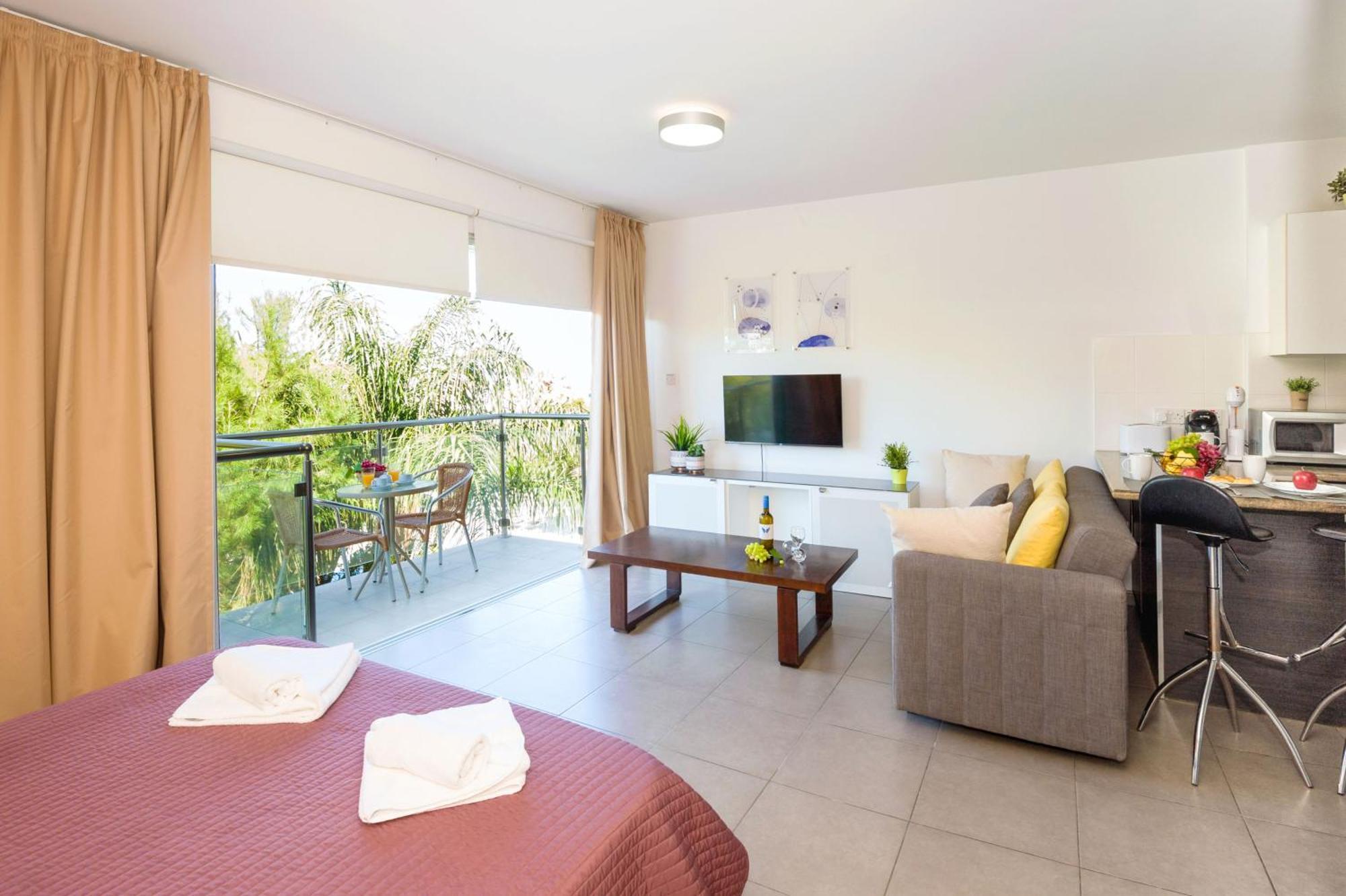 Lucile - Coralli Beachfront Apartment Paralimni Dış mekan fotoğraf
