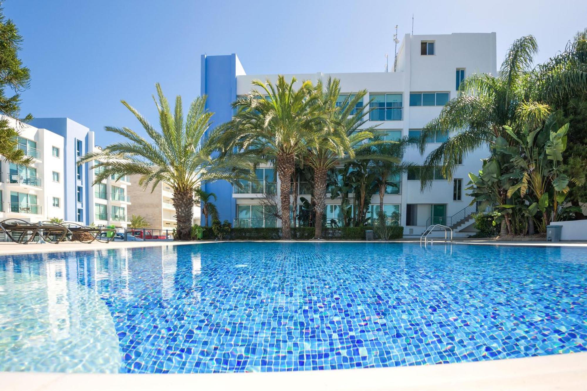 Lucile - Coralli Beachfront Apartment Paralimni Dış mekan fotoğraf