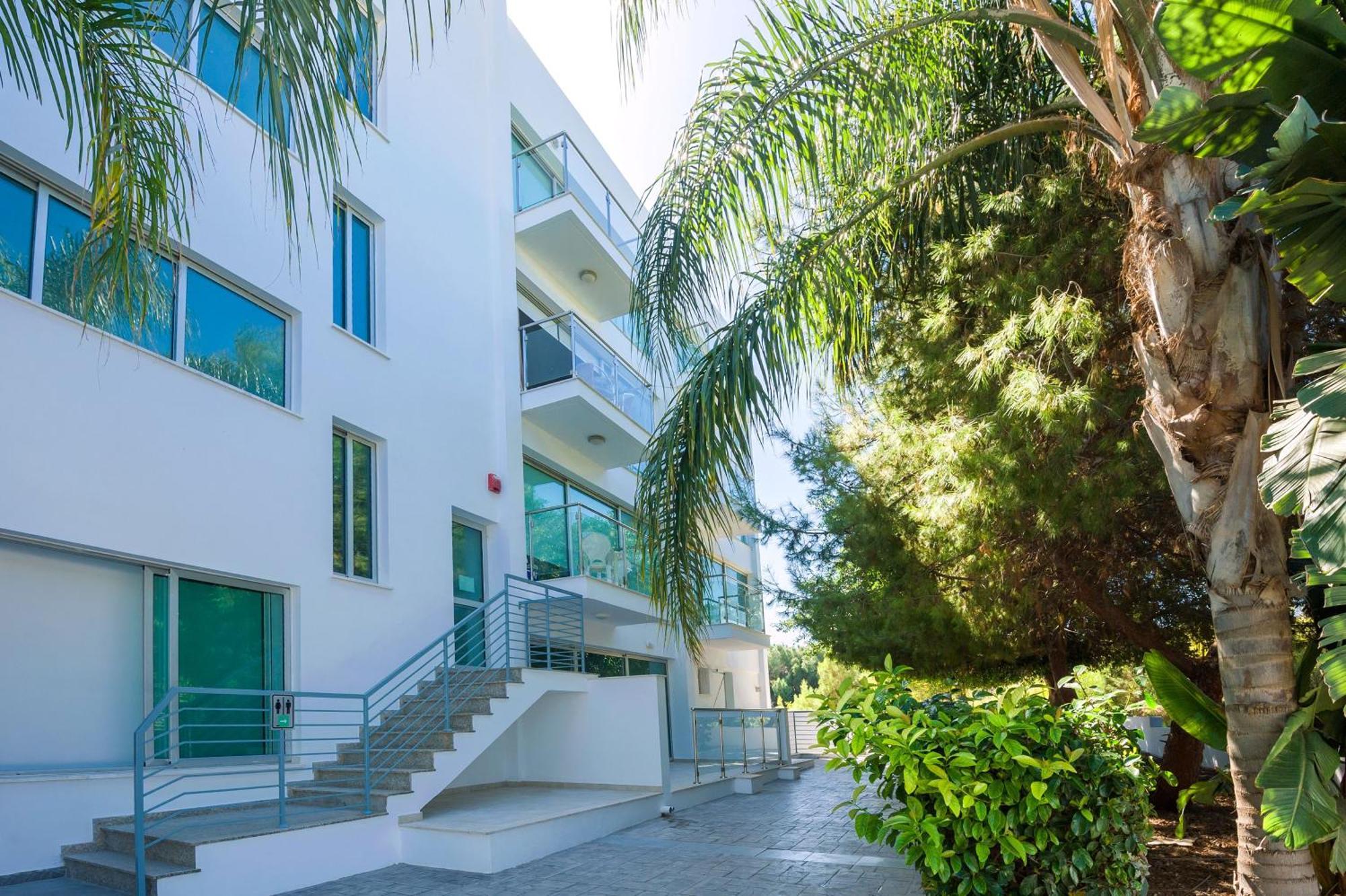 Lucile - Coralli Beachfront Apartment Paralimni Dış mekan fotoğraf