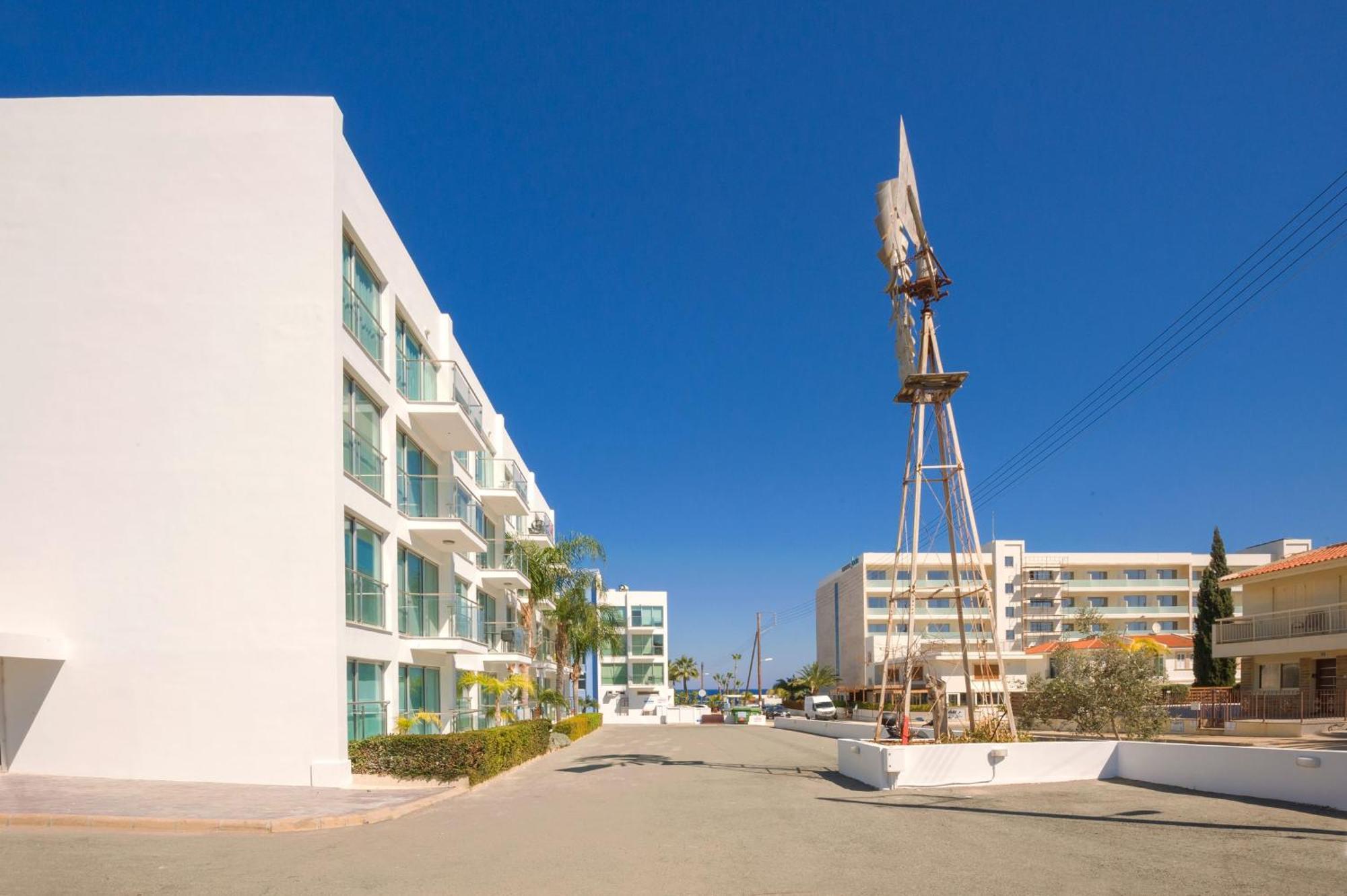 Lucile - Coralli Beachfront Apartment Paralimni Dış mekan fotoğraf